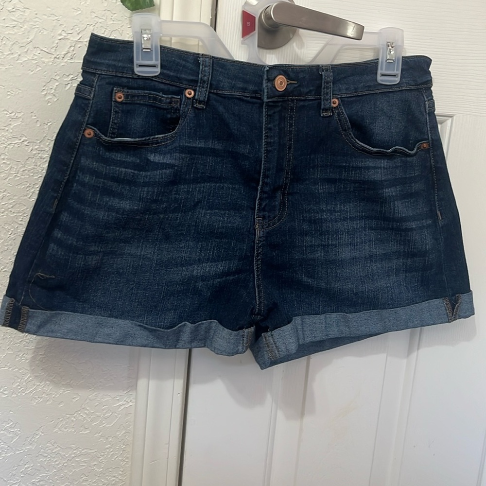 woman’s dark denim shorts